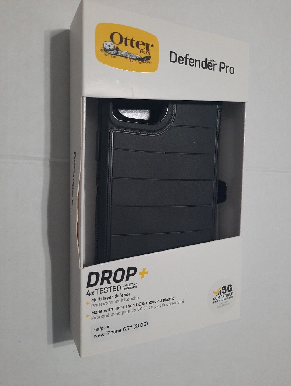 OtterBox Defender Pro Case for iPhone 6.7" (2022) – Black